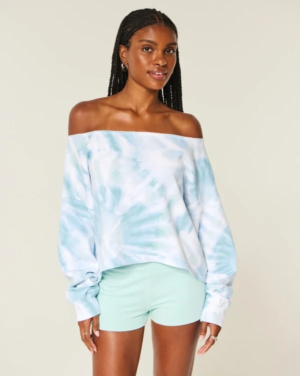 Łatwa w wykonaniu bluza z podwójnymi odkrytymi ramionami w stylu tie-dye Łatwa w wykonaniu bluza z podwójnymi odkrytymi ramionami w stylu tie-dye