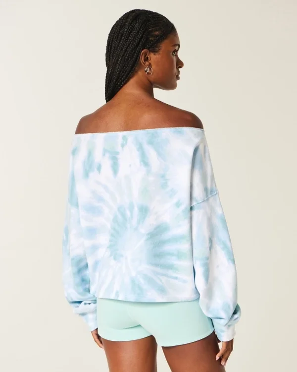 Łatwa w wykonaniu bluza z podwójnymi odkrytymi ramionami w stylu tie-dye Łatwa w wykonaniu bluza z podwójnymi odkrytymi ramionami w stylu tie-dye