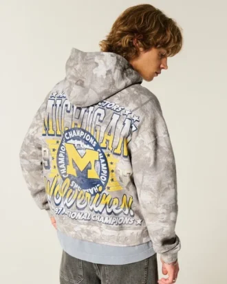 Bluza z kapturem Boxy University of Michigan Wolverines Graphic Camo Bluza z kapturem Boxy University of Michigan Wolverines Graphic Camo