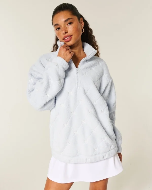Bluza z kapturem Gilly Hicks z haftowaną kokardką i zamkiem 1/4 długości Bluza z kapturem Gilly Hicks z haftowaną kokardką i zamkiem 1/4 długości