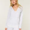 Bluza z kapturem i dekoltem w serek Bluza z kapturem i dekoltem w serek