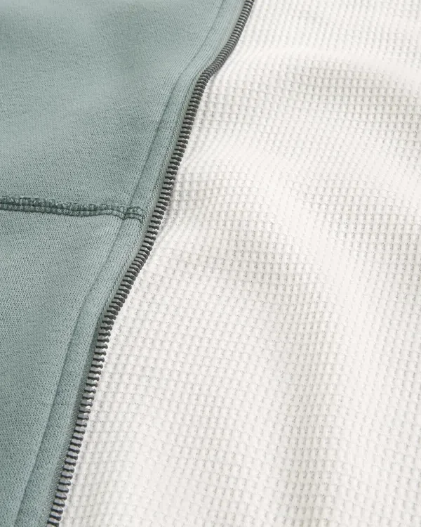 Bluza z kapturem i podszewką termiczną Bluza z kapturem i podszewką termiczną
