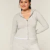 Bluza z kapturem i zamkiem błyskawicznym Gilly Hicks z falistym wykończeniem Bluza z kapturem i zamkiem błyskawicznym Gilly Hicks z falistym wykończeniem