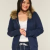 Bluza z kapturem i zamkiem błyskawicznym z wykończeniem ze sztucznego futra Bluza z kapturem i zamkiem błyskawicznym z wykończeniem ze sztucznego futra