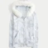 Bluza z kapturem w kamuflażu z zamkiem błyskawicznym i wykończeniem ze sztucznego futra Bluza z kapturem w kamuflażu z zamkiem błyskawicznym i wykończeniem ze sztucznego futra