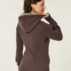 Bluza z kapturem z grafiką i podszewką ze sztucznego futra Bluza z kapturem z grafiką i podszewką ze sztucznego futra
