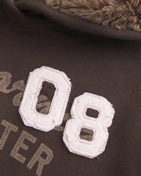 Bluza z kapturem z grafiką i podszewką ze sztucznego futra Bluza z kapturem z grafiką i podszewką ze sztucznego futra