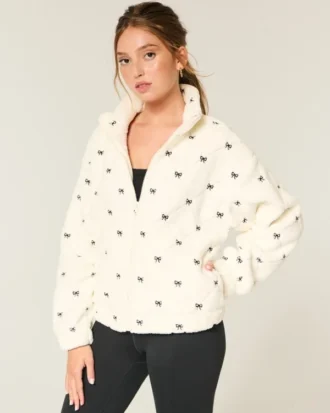 Bluza z zamkiem błyskawicznym i haftem Gilly Hicks