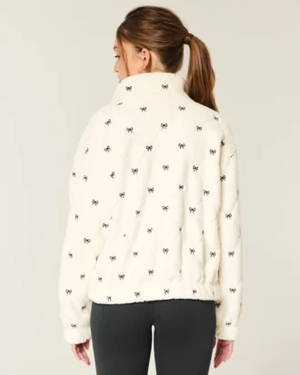 Bluza z zamkiem błyskawicznym i haftem Gilly Hicks
