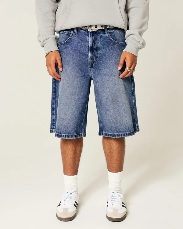 Ciemne, bardzo luźne szorty jeansowe Ciemne, bardzo luźne szorty jeansowe