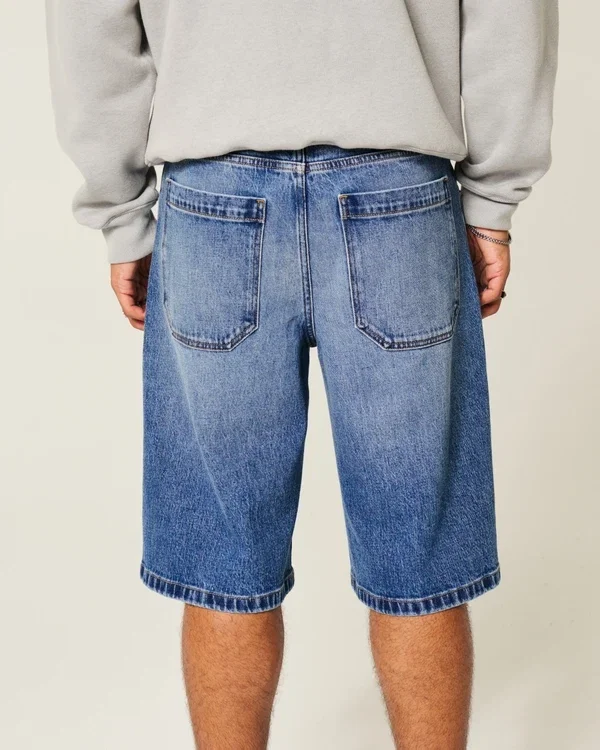 Ciemne, bardzo luźne szorty jeansowe Ciemne, bardzo luźne szorty jeansowe