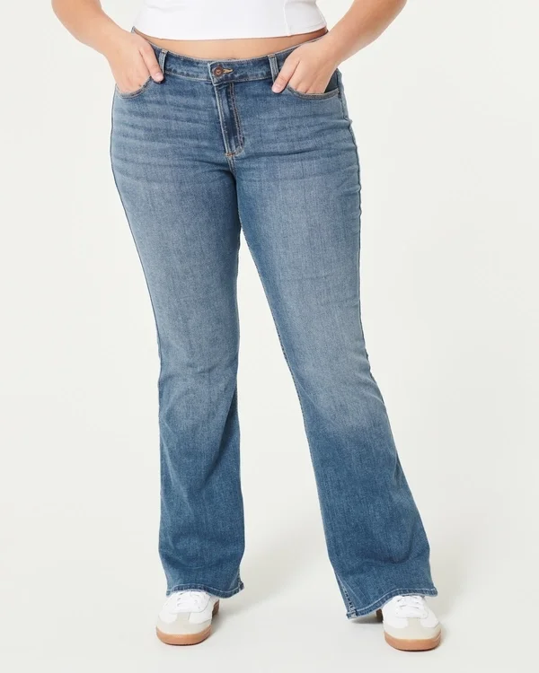 Dżinsy bootcut o średnim stanie i średnim odcieniu Dżinsy bootcut o średnim stanie i średnim odcieniu