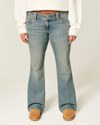 Dżinsy bootcut z niskim stanem, haftem motyla i średnim wypraniem Dżinsy bootcut z niskim stanem, haftem motyla i średnim wypraniem
