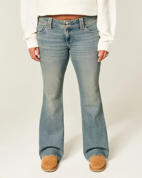 Dżinsy bootcut z niskim stanem, haftem motyla i średnim wypraniem Dżinsy bootcut z niskim stanem, haftem motyla i średnim wypraniem