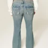 Dżinsy bootcut z niskim stanem, haftem motyla i średnim wypraniem Dżinsy bootcut z niskim stanem, haftem motyla i średnim wypraniem