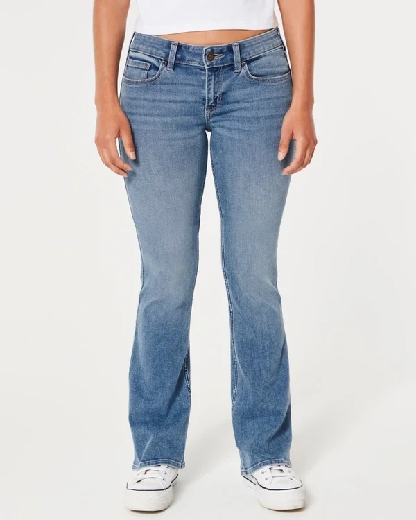 Dżinsy bootcut z niskim stanem i średnim wypraniem Dżinsy bootcut z niskim stanem i średnim wypraniem
