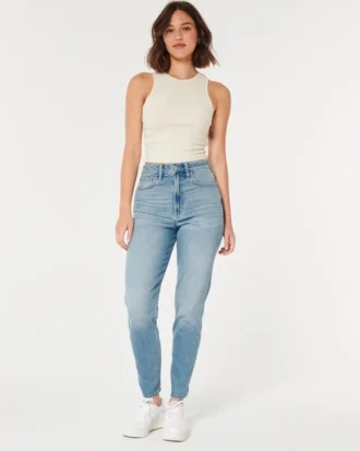 Dżinsy mom jeans o wysokim stanie i średnim odcieniu