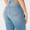 Dżinsy mom jeans o wysokim stanie i średnim odcieniu Dżinsy mom jeans o wysokim stanie i średnim odcieniu