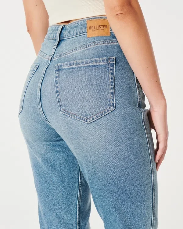 Dżinsy mom jeans o wysokim stanie i średnim odcieniu Dżinsy mom jeans o wysokim stanie i średnim odcieniu