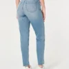Dżinsy mom jeans o wysokim stanie i średnim odcieniu Dżinsy mom jeans o wysokim stanie i średnim odcieniu