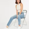 Dżinsy mom jeans o wysokim stanie i średnim odcieniu Dżinsy mom jeans o wysokim stanie i średnim odcieniu