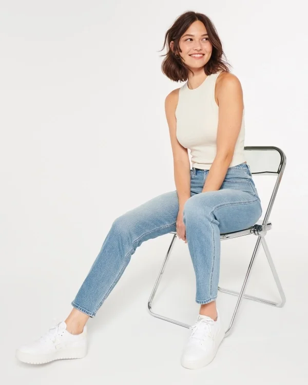 Dżinsy mom jeans o wysokim stanie i średnim odcieniu Dżinsy mom jeans o wysokim stanie i średnim odcieniu