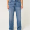 Dżinsy typu dad jeans z wysokim stanem i ciemnym wykończeniem Dżinsy typu dad jeans z wysokim stanem i ciemnym wykończeniem