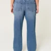 Dżinsy typu dad jeans z wysokim stanem i ciemnym wykończeniem Dżinsy typu dad jeans z wysokim stanem i ciemnym wykończeniem