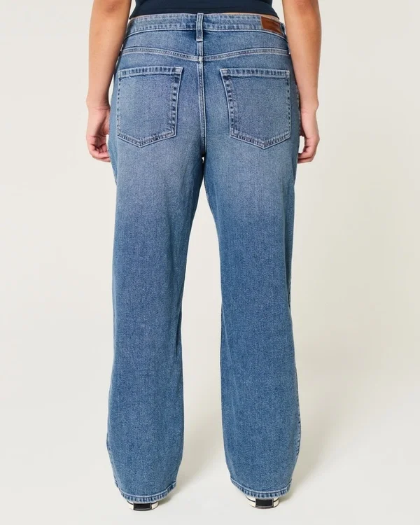 Dżinsy typu dad jeans z wysokim stanem i ciemnym wykończeniem Dżinsy typu dad jeans z wysokim stanem i ciemnym wykończeniem