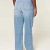 Dżinsy typu dad jeans z wysokim stanem, z przetarciami i średnim wypraniem Dżinsy typu dad jeans z wysokim stanem, z przetarciami i średnim wypraniem