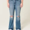 Dżinsy z niskim stanem, przetarciami i średnim wypraniem, o kroju bootcut Dżinsy z niskim stanem, przetarciami i średnim wypraniem, o kroju bootcut