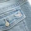 Dżinsy z niskim stanem, średnim odcieniem i haftowanym motylem, o kroju bootcut Dżinsy z niskim stanem, średnim odcieniem i haftowanym motylem, o kroju bootcut