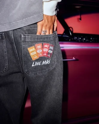 Hollister x Taco Bell Wyprane czarne jeansy z haftowanym nadrukiem