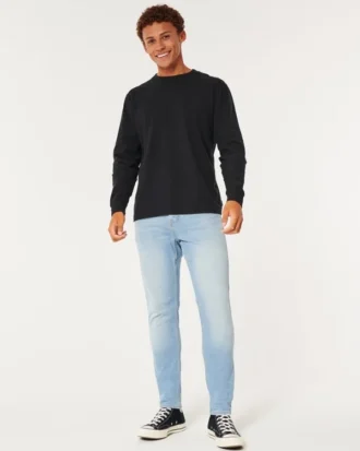 Jasne jeansy skinny o sportowym kroju
