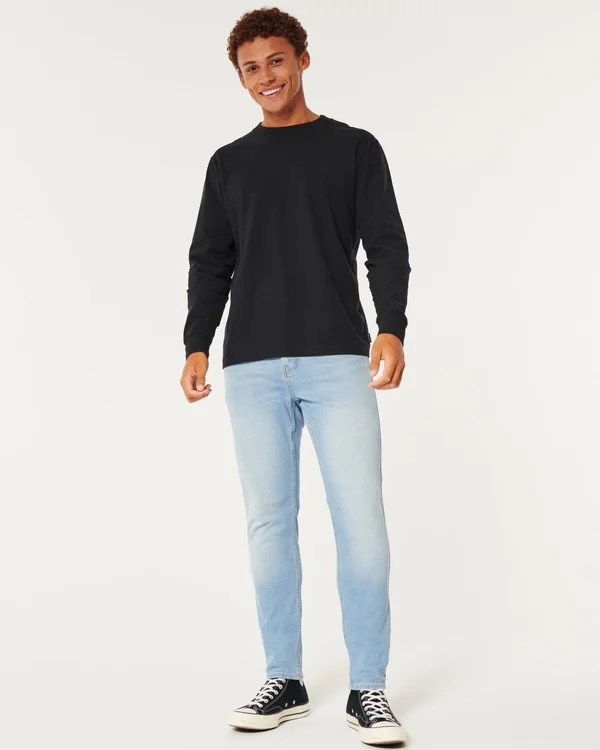Jasne jeansy skinny o sportowym kroju Jasne jeansy skinny o sportowym kroju