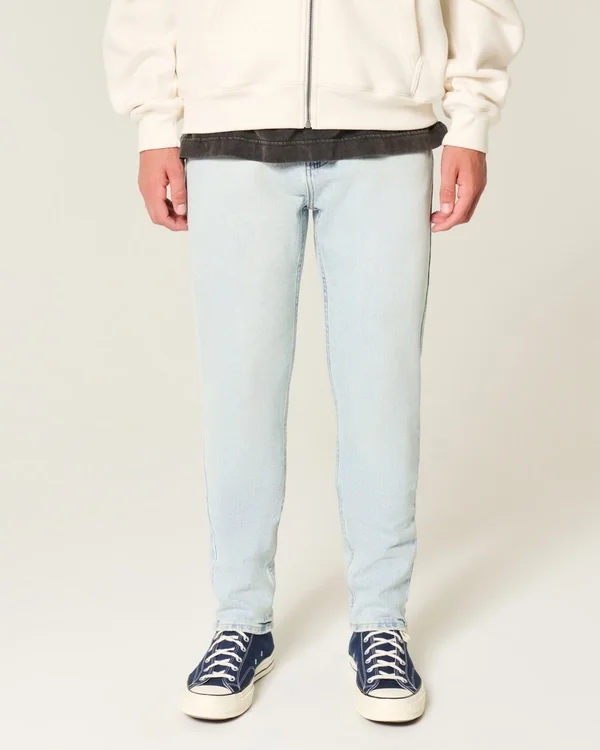Jasne jeansy skinny o sportowym kroju Jasne jeansy skinny o sportowym kroju