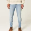 Jasne jeansy skinny o sportowym kroju Jasne jeansy skinny o sportowym kroju