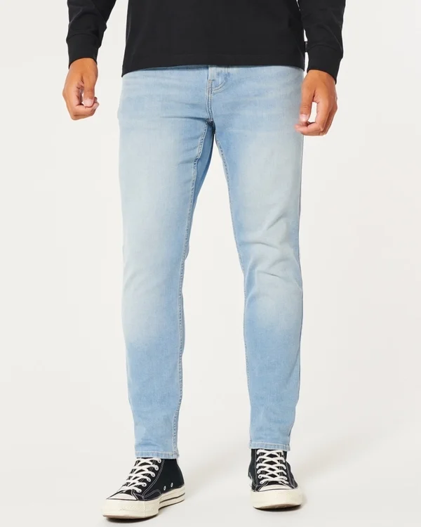 Jasne jeansy skinny o sportowym kroju Jasne jeansy skinny o sportowym kroju