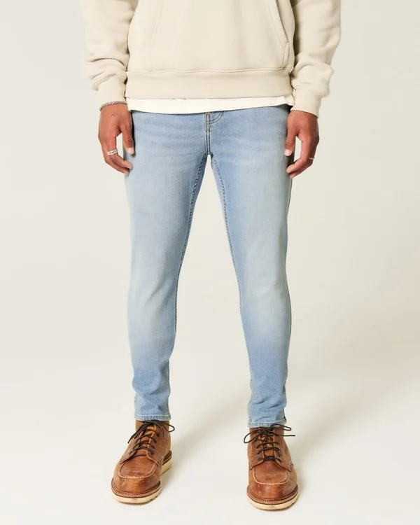 Jasne jeansy skinny o sportowym kroju Jasne jeansy skinny o sportowym kroju