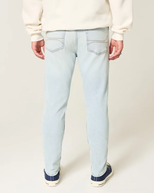 Jasne jeansy skinny o sportowym kroju Jasne jeansy skinny o sportowym kroju