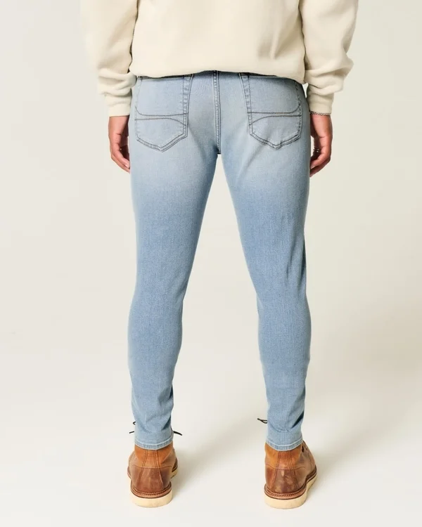 Jasne jeansy skinny o sportowym kroju Jasne jeansy skinny o sportowym kroju