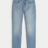 Jasne jeansy skinny o sportowym kroju Jasne jeansy skinny o sportowym kroju