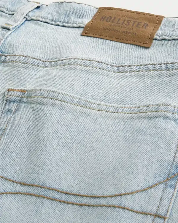 Jasne jeansy skinny o sportowym kroju Jasne jeansy skinny o sportowym kroju
