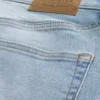 Jasne jeansy skinny o sportowym kroju Jasne jeansy skinny o sportowym kroju