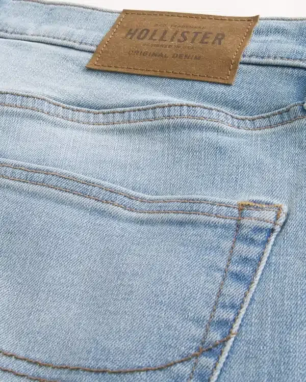 Jasne jeansy skinny o sportowym kroju Jasne jeansy skinny o sportowym kroju
