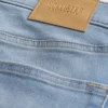 Jasne jeansy skinny o sportowym kroju Jasne jeansy skinny o sportowym kroju
