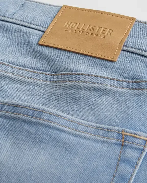 Jasne jeansy skinny o sportowym kroju Jasne jeansy skinny o sportowym kroju
