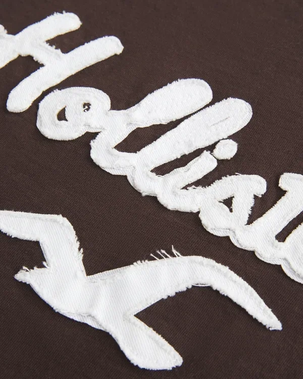 Koszulka z grafiką i logo Holiday Vault Release Koszulka z grafiką i logo Holiday Vault Release
