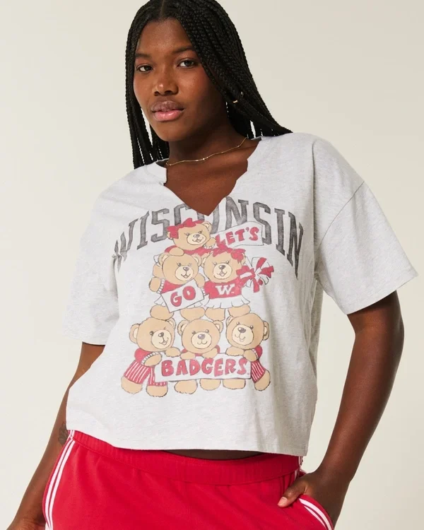 Koszulka z nadrukiem Easy Wisconsin Badgers i wycięciem przy dekolcie Koszulka z nadrukiem Easy Wisconsin Badgers i wycięciem przy dekolcie