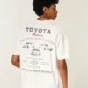 Koszulka z nadrukiem Toyota Supra, o prostym kroju i grubej dzianinie Koszulka z nadrukiem Toyota Supra, o prostym kroju i grubej dzianinie
